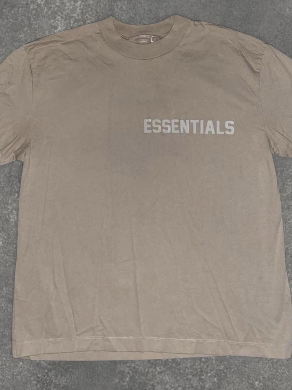 Men’s Essentials Logo Tee in Taupe